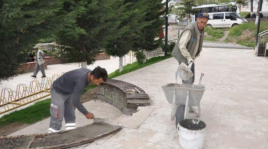 Develi Cumhuriyet Meydanında Revizyon &Ccedil;alışması