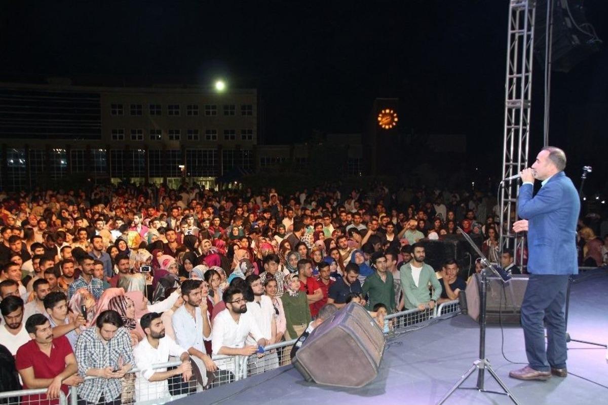 Bahar Şenliğinde &Ouml;mer Karaoğlu Konseri
