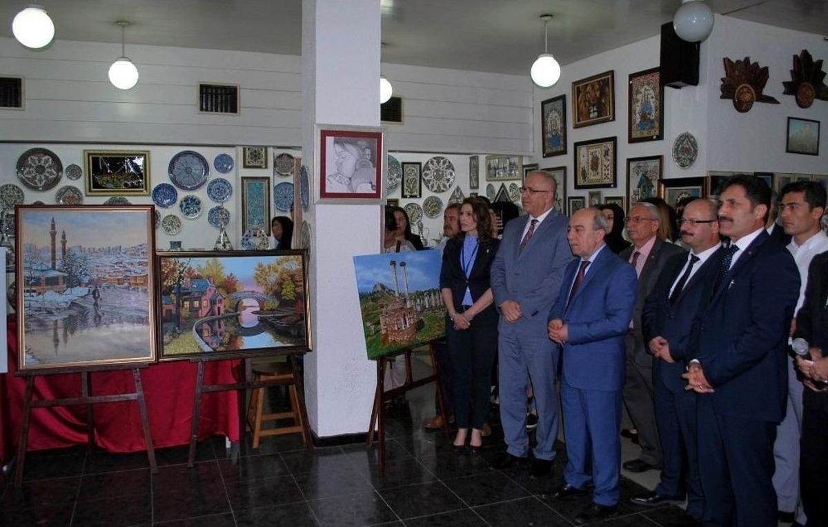Salihli&rsquo;de El Emeği G&ouml;z Nuru Eserler G&ouml;r&uuml;c&uuml;ye &Ccedil;ıktı
