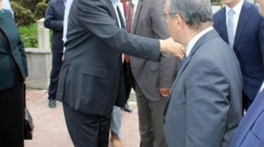 Abdullah G&uuml;l&rsquo;e Taziye Ziyaretleri S&uuml;r&uuml;yor