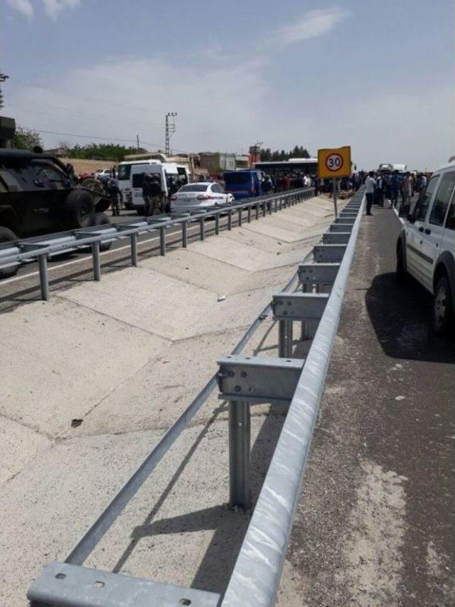 Kamyonun Çarptığı Çocuk Hayatını Kaybetti, Köylüler Yolu Trafiğe Kapattı