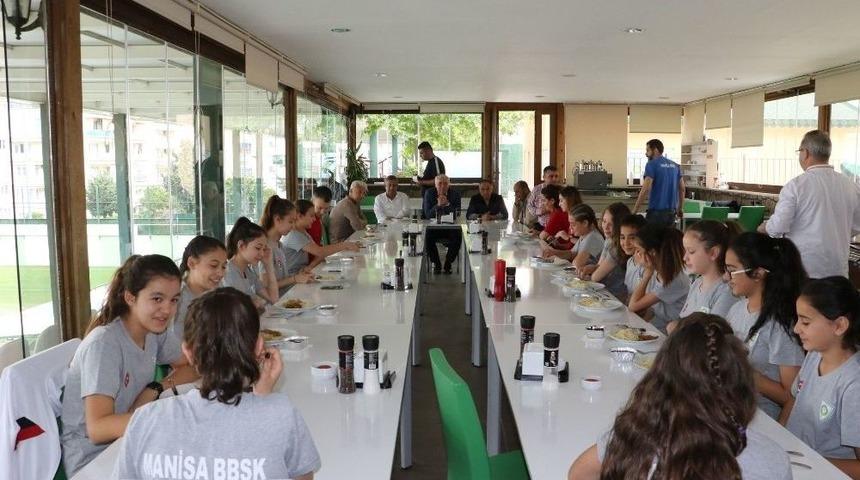 B&uuml;y&uuml;kşehir&rsquo;in Minik Voleybolcuları Bulgaristan Yolcusu