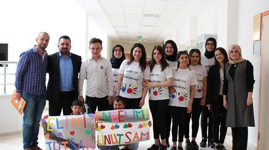 Sağlık Y&uuml;ksekokulu &Ccedil;ocuk Gelişimi B&ouml;l&uuml;m&uuml; &Ouml;ğrencileri &Ouml;zel Gereksinimli &Ccedil;ocuklarla Bir Araya Geldi