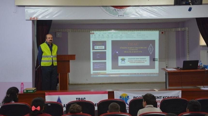 Boz&uuml;y&uuml;k Kent Konseyinden &Ouml;ğrencilere Afete Hazırlık Ve Afet Haberleşme Eğitimi