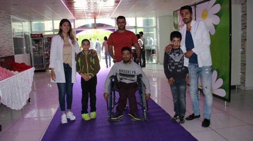 Engelliler Şarkılar Eşliğinde Halay &Ccedil;ekti