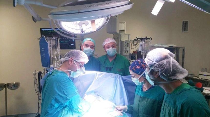 Doktorlar 15 Saatte 3 Kalp Ameliyatı Yaptı