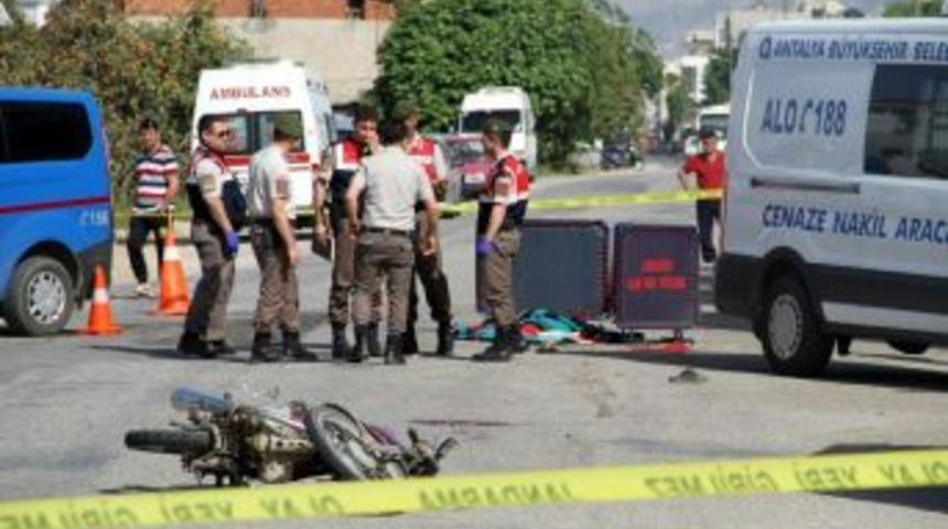 2 Kişinin &Ouml;ld&uuml;ğ&uuml; Kazaya Karışan Motosiklet &Ccedil;alıntı &Ccedil;ıktı