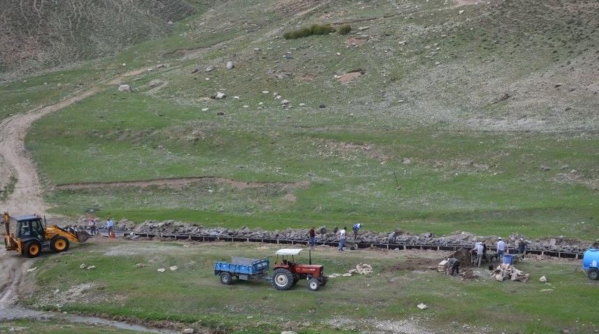 Adilcevaz&rsquo;da Sulama Kanalı Yenileme &Ccedil;alışması
