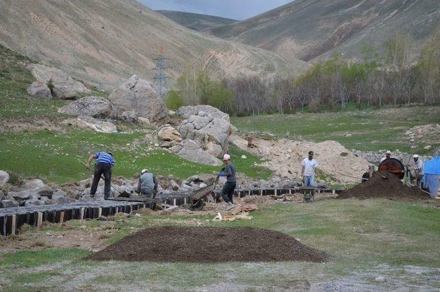 Adilcevaz’da Sulama Kanalı Yenileme Çalışması