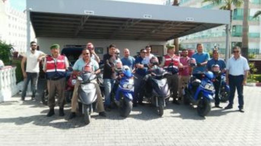 Manavgat&rsquo;ta Motosiklet S&uuml;r&uuml;c&uuml;lerine Kask Jesti