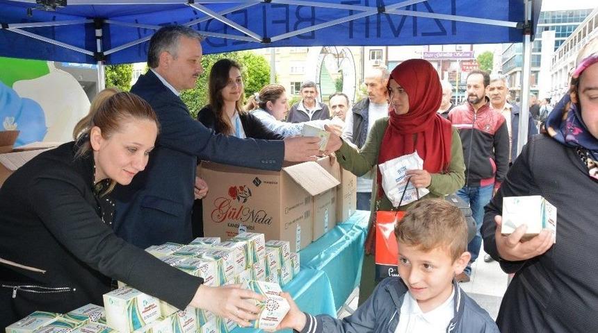 İzmit Belediyesi 4 Bin Paket Kandil Simidi Dağıttı