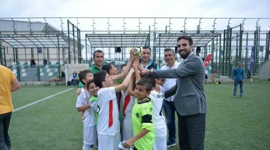Şampiyonlar Kupalarına Kavuştu