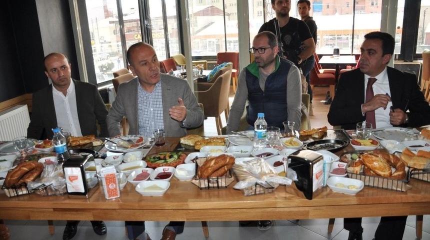 Kaşık&ccedil;ı, Toki Konutlarını Yapan Yetkili Firmalarla Bir Araya Geldi