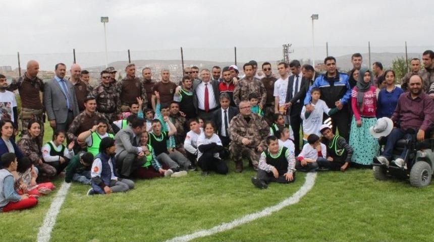 &Ouml;zel &Ccedil;ocuklar, &Ouml;zel Harekat&ccedil;ılarla Buluştu