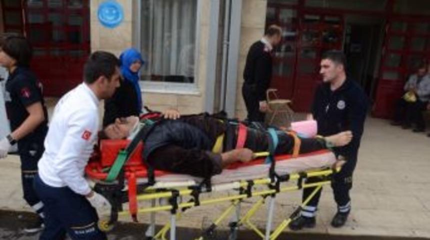 &Ccedil;atıyı Tamir Ederken 2 Metreden D&uuml;şt&uuml;