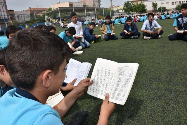 &Ouml;ğrenciler Bedenleriyle &lsquo;kitap Oku&rsquo; Yazdı 2