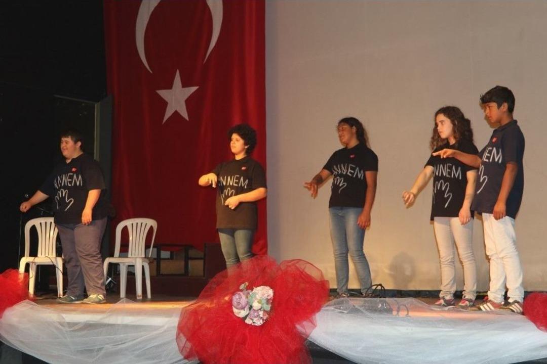 Akhisar&rsquo;da Engelliler G&ouml;n&uuml;llerince Eğlendi