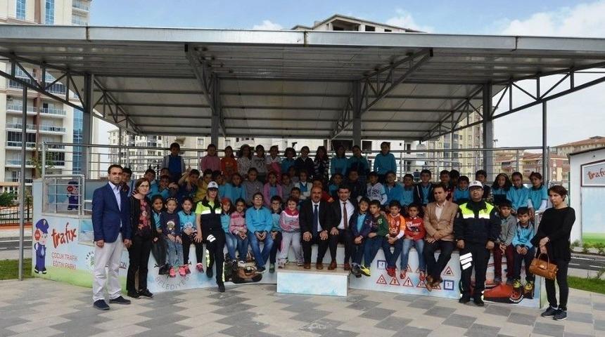 Minik &Ouml;ğrencilere Polislerden Trafik Eğitimi