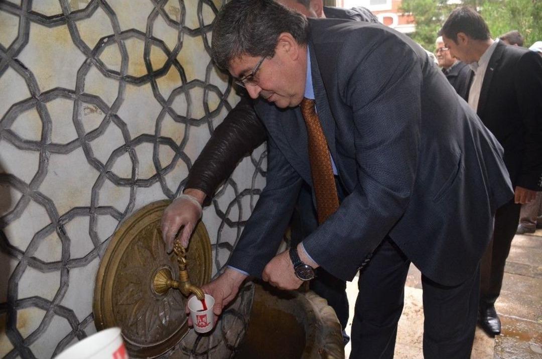 Osmanlı Mimarisi &Ccedil;eşmeden Su Yerine Şerbet Aktı