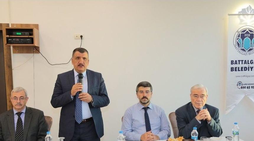 Belediye Başkanı Gürkan Akademisyenlerle Bir Araya Geldi