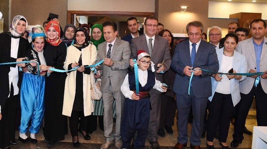 Tuzla Belediyesi G&ouml;n&uuml;l Elleri &Ccedil;arşısı&rsquo;nın &Ouml;zel &Ccedil;ocukları Yeteneklerini Sergiledi