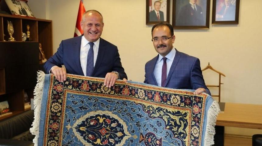 D&uuml;zce Belediye Başkanı Mehmet Keleş Uşak&rsquo;ta