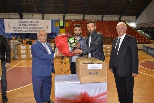 Kütahya İl Özel İdaresinden Amatör Spor Kulüplerine Malzeme Desteği