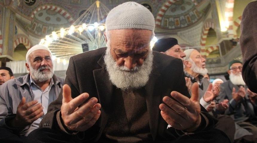 Elazığ&rsquo;da Camiler Doldu Taştı