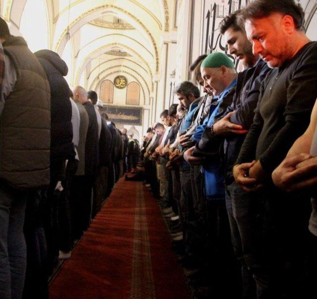 Berat Kandili’nde Tarihi Ulu Cami Doldu Taştı 1