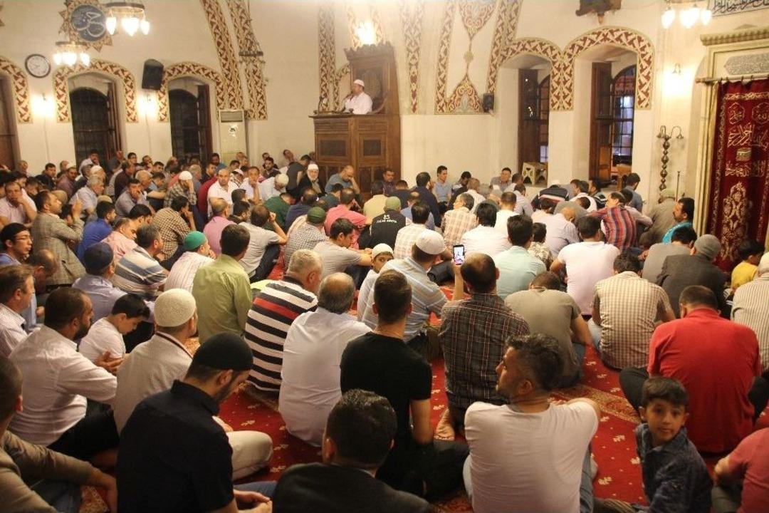 Berat Kandili&rsquo;nde Camiler Doldu Taştı