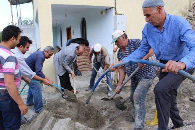 Başkan Ozan’dan Minare Yapımına Tam Destek