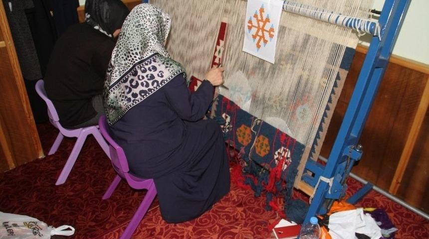 Unutulmaya Y&uuml;z Tutmuş El Sanatları Yeniden Canlanıyor