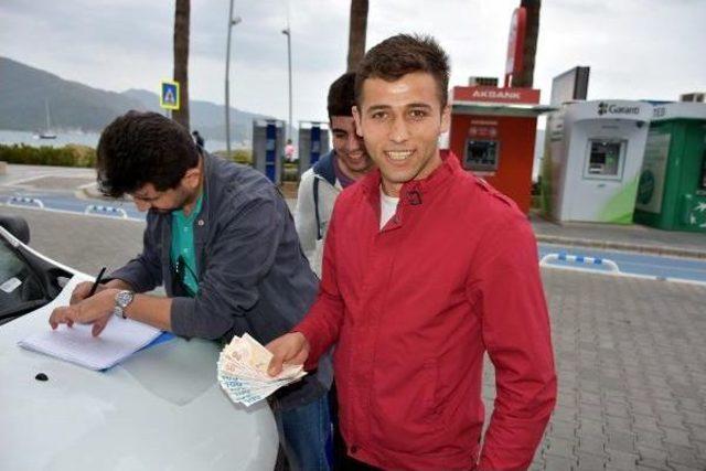 Atm de Unutulan Parayı Polise Teslim Etti 2