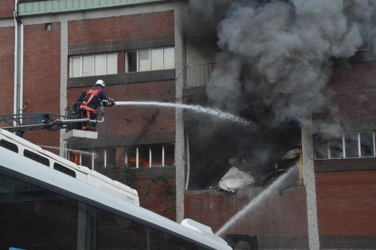 Trabzon&rsquo;da Mobilya Fabrikasında Sabah Saatlerinde &Ccedil;ıkan Yangın S&uuml;r&uuml;yor