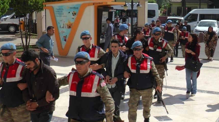 Sosyal Medyada Terör Propagandası Yapan 12 Kişi Adliyeye Çıkarıldı