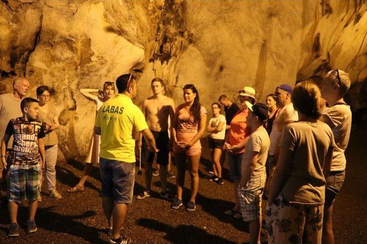 Çilek Seraları Ve Meyve Bahçeleri Turistlere Açıldı G5