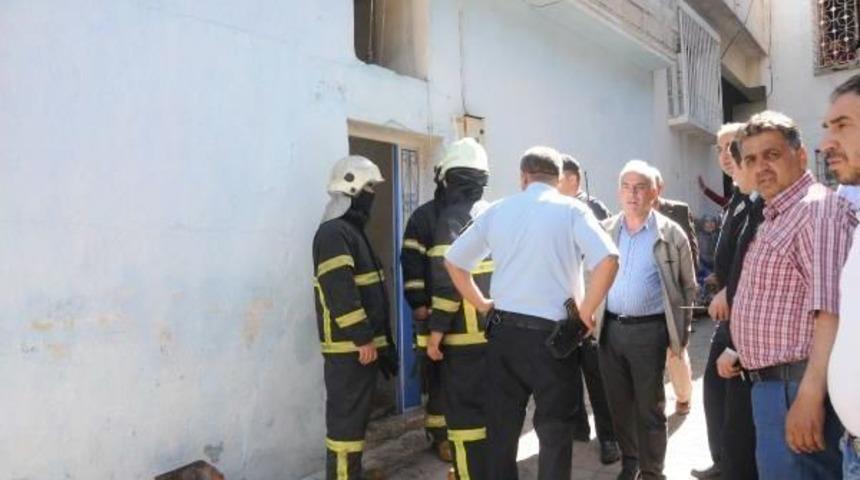 Ateşe Verdiği Evde Dumandan &Ouml;ld&uuml;