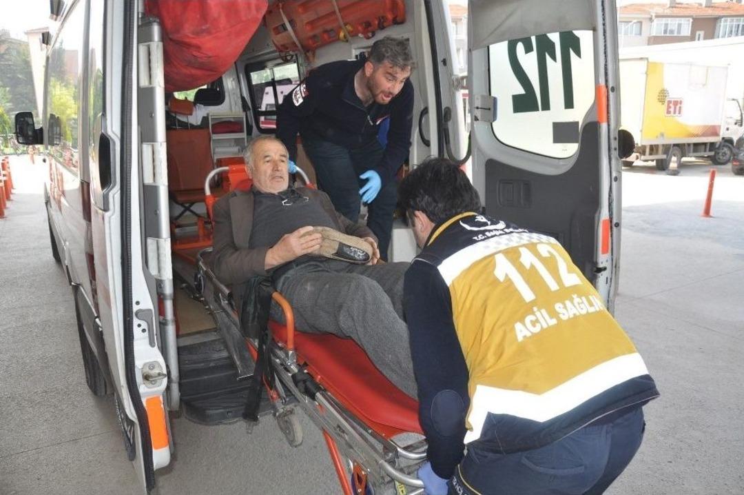 Okul M&uuml;d&uuml;r&uuml; Okul &Ouml;n&uuml;nde Kaza Yaptı: 2 Yaralı