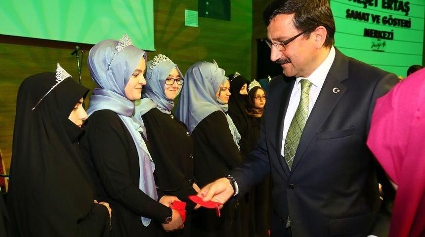 Ke&ccedil;i&ouml;renli Hafizeler İcazet Ta&ccedil;larını Taktı