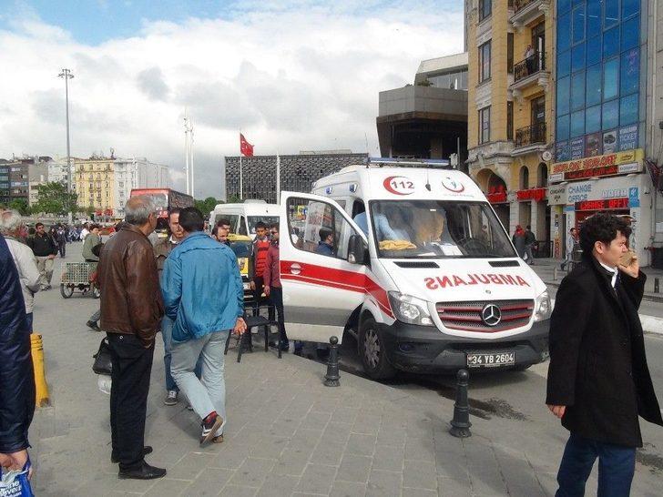 (özel Haber) Taksim’de Bebeğin Dili Boğazına Kaçtı, Ortalık Karıştı G2