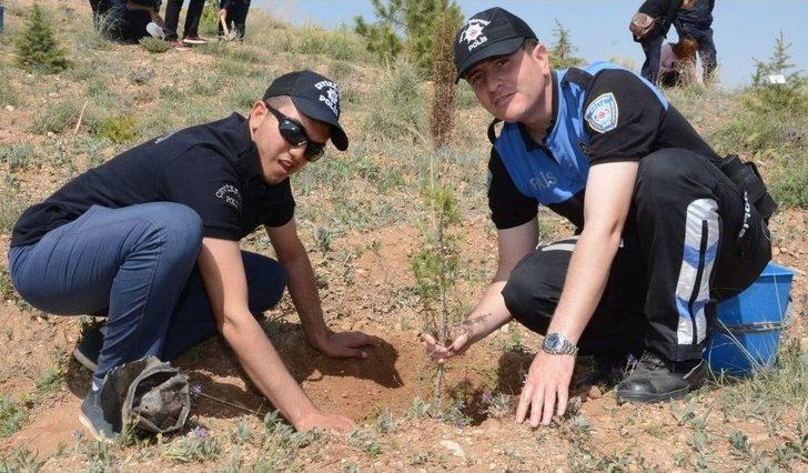 Özel Gençler Polis Ormanında Fidan Dikti G1