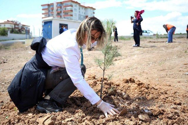 Yenimahalle Belediyesinden Hemşirelere Yeşil Jest