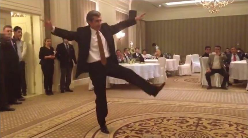 Başsavcı Mustafa Alper&rsquo;in Zeybek Oynadığı G&ouml;r&uuml;nt&uuml;leri Ortaya &Ccedil;ıktı