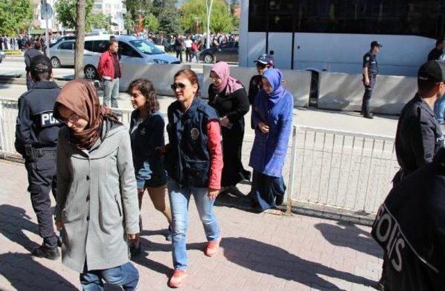 Bolu'da Fetö'den 17 Kişi Adliyede