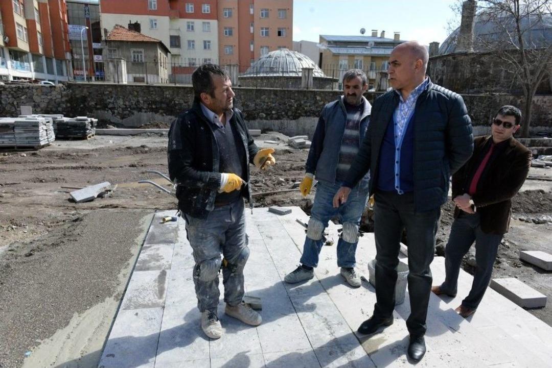 Muratpaşa, Kent Meydanıyla G&uuml;zelleşiyor