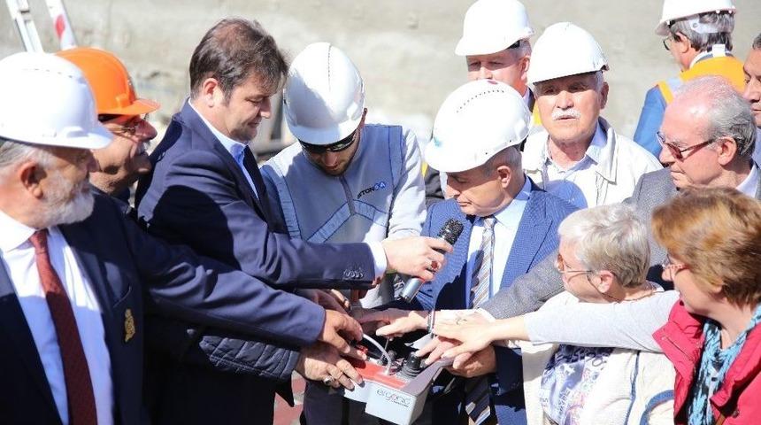 Başkan Akg&uuml;n: &ldquo;kentsel D&ouml;n&uuml;ş&uuml;m&rsquo;de Herkes Elini Taşın Altına Koysun&rdquo;