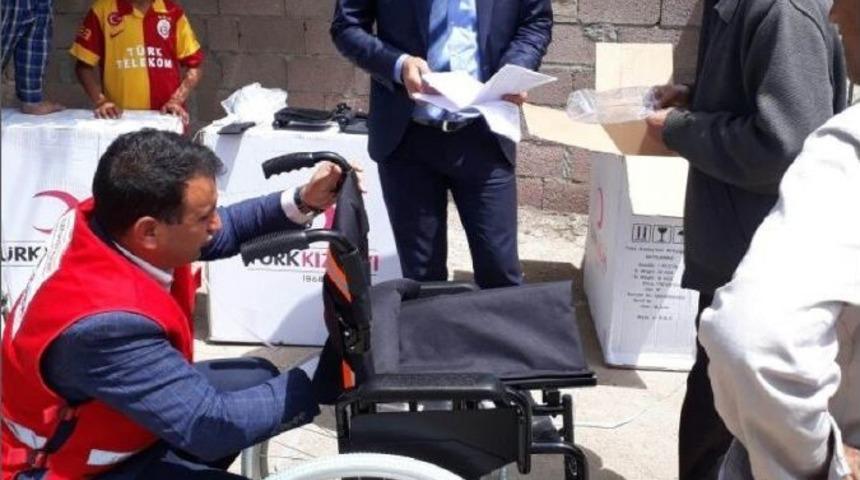 Ergani&rsquo;de 20 Engelliye Tekerlekli Sandalye Dağıtıldı