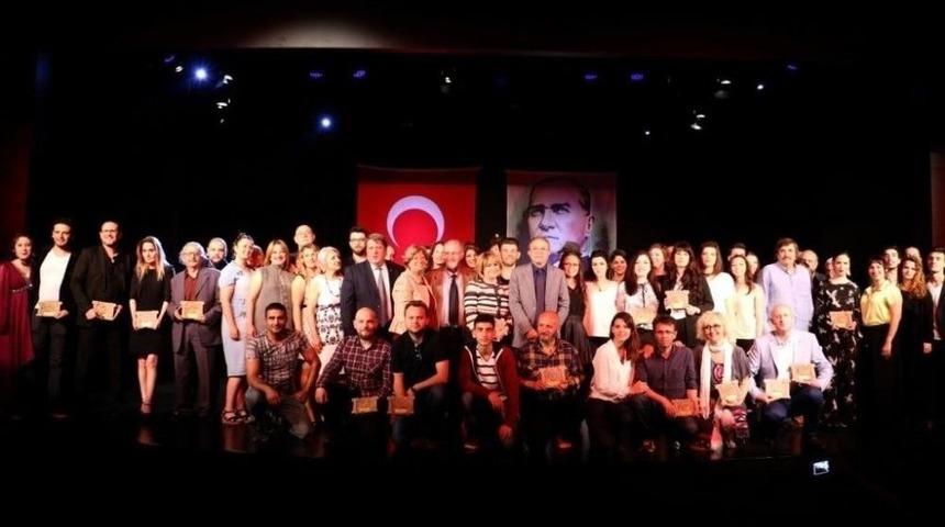 K&uuml;&ccedil;&uuml;k Sakar Cadı &lsquo;en İyi &Ccedil;ocuk Oyunu&rsquo; &Ouml;d&uuml;l&uuml;n&uuml; Aldı
