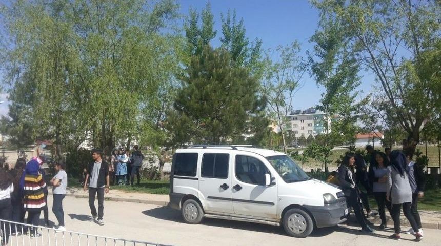 Afşin&rsquo;de &Ouml;ğrenciler Deprem Paniği Yaşadı