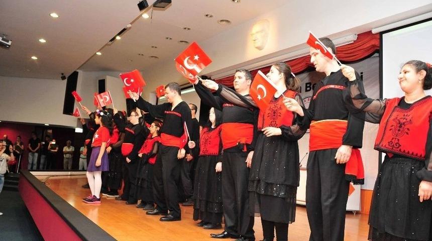 Engellilerin Sorunlarının Konuşulduğu Panelde İzmir Marşı S&uuml;rprizi